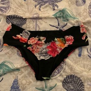 NWOT Rachel Rachel Roy Ruched side Floral Bikini bottoms. Size Med.